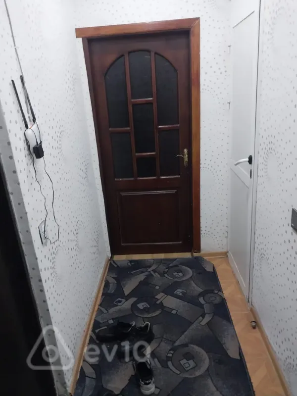 Kirayə verilir 2 otaqlı köhnə tikili 60 m²