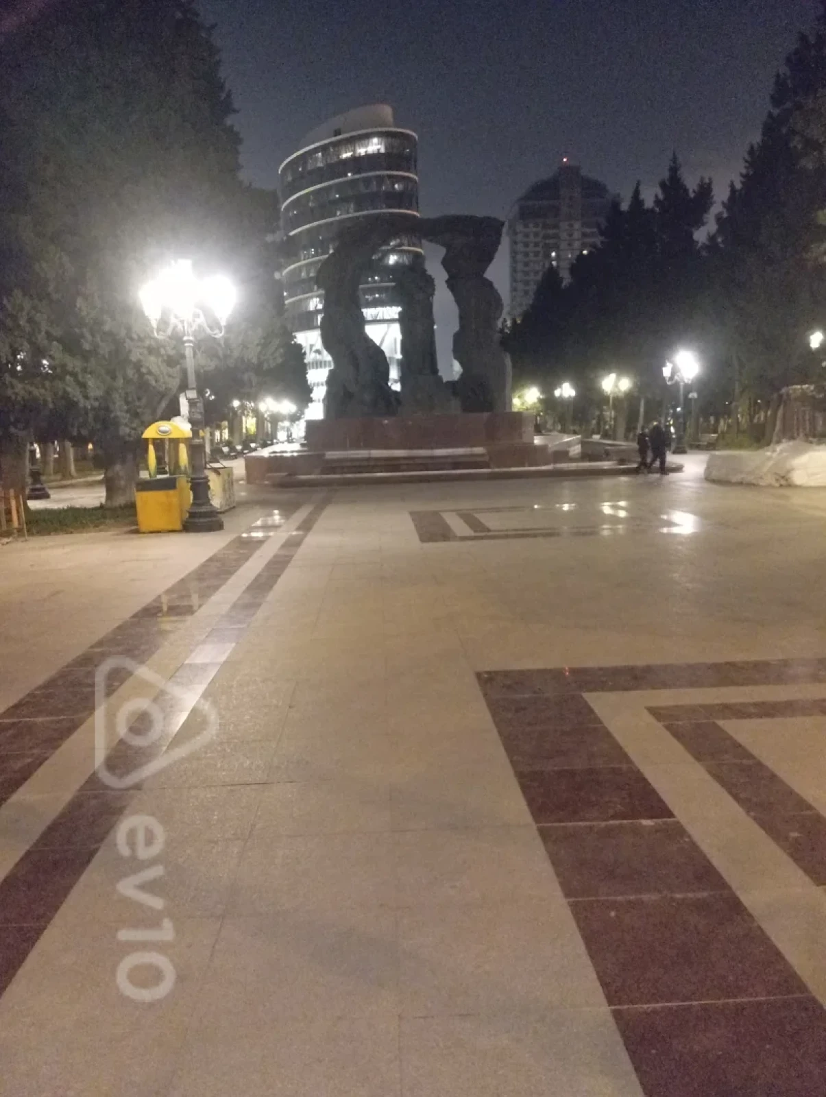 Satılır 2 otaqlı köhnə tikili 66 m²