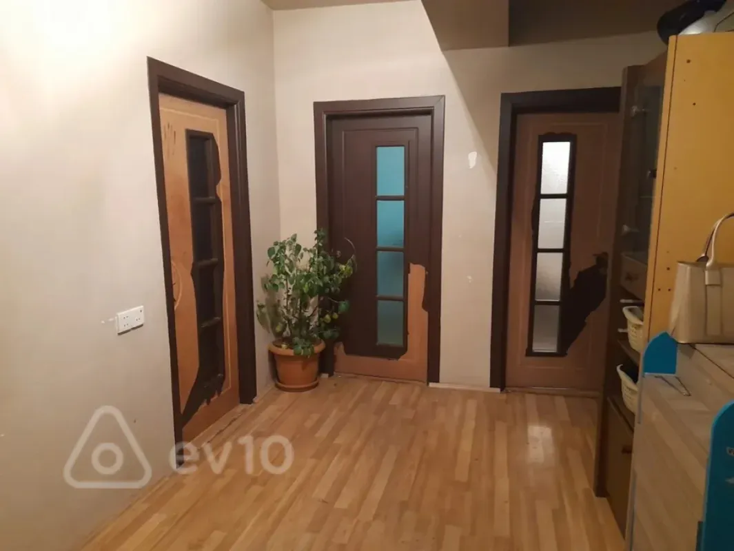Satılır 2 otaqlı köhnə tikili 66 m²