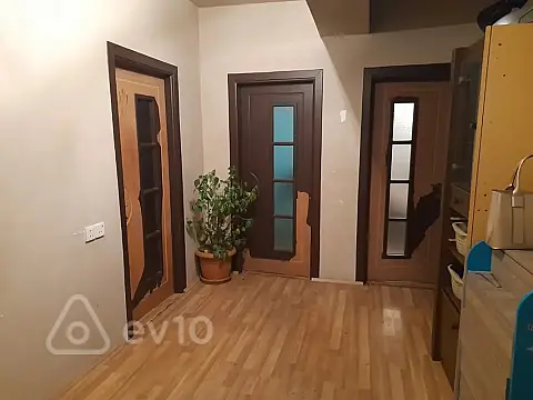 Satılır 2 otaqlı köhnə tikili 66 m²