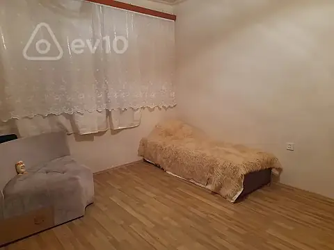 Satılır 2 otaqlı köhnə tikili 66 m²