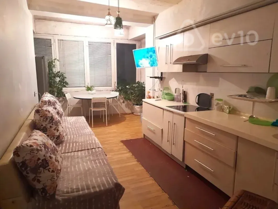 Satılır 2 otaqlı köhnə tikili 66 m²