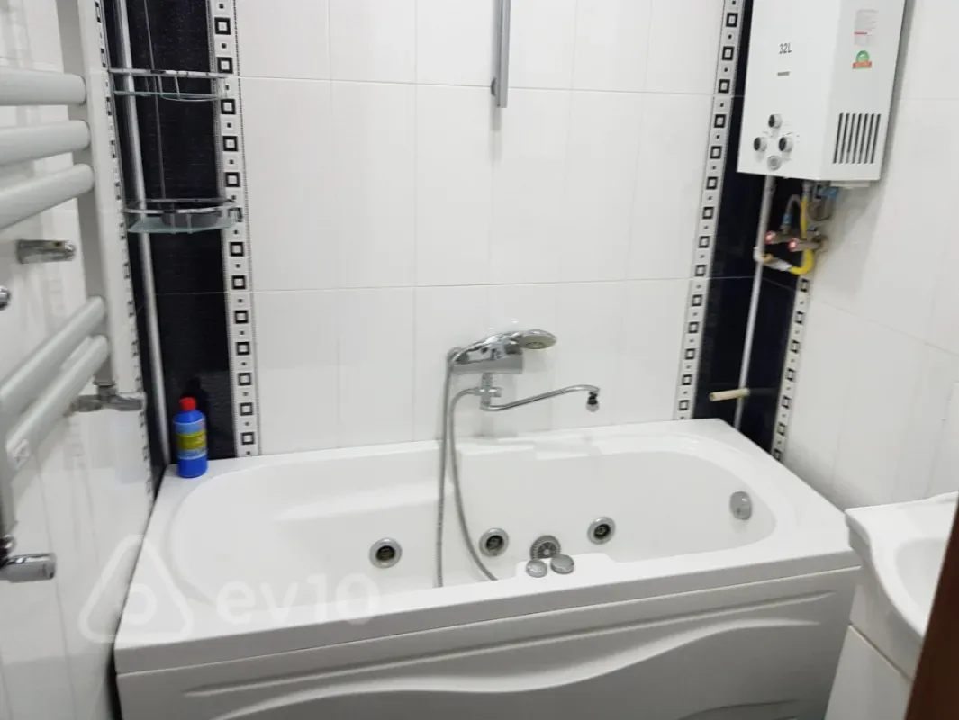 Kirayə verilir 3 otaqlı köhnə tikili 75 m²