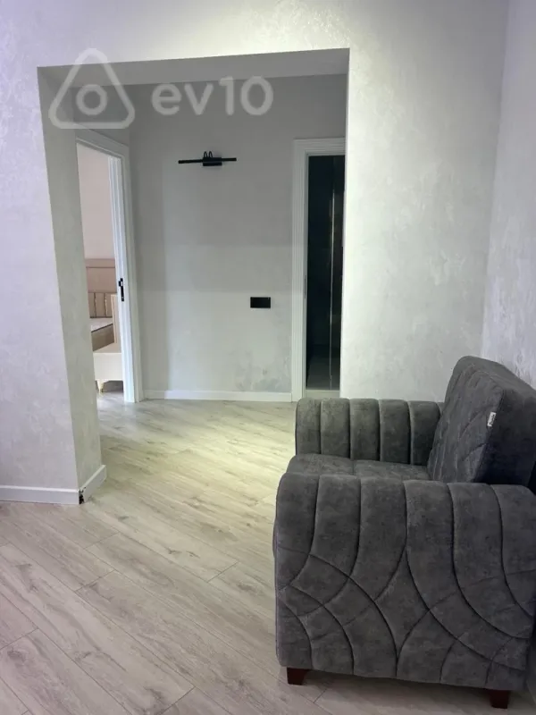 Kirayə verilir 2 otaqlı yeni tikili 65 m²
