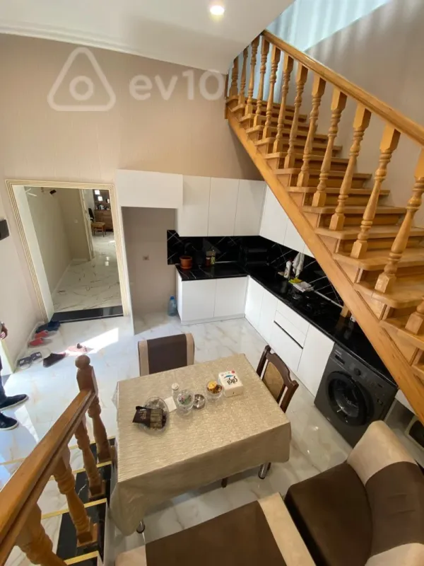 Satılır 4 otaqlı həyət evi 200 m²