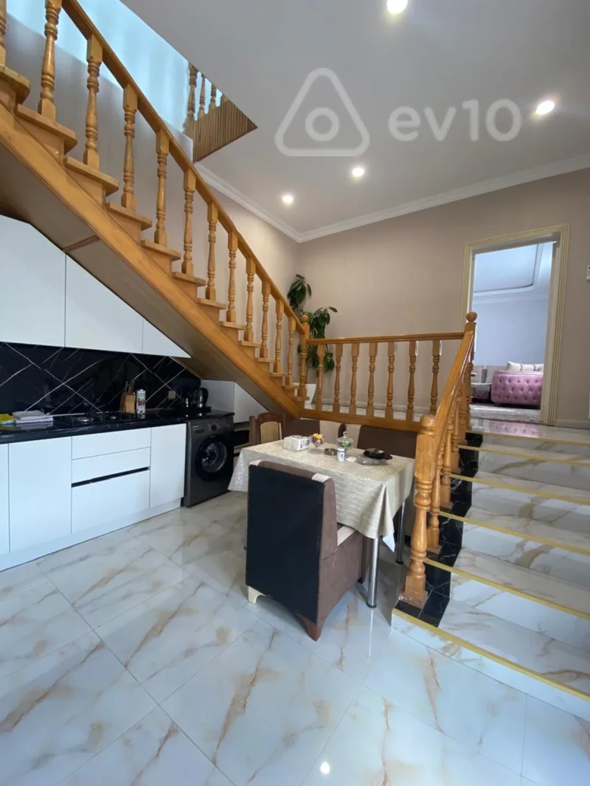 Satılır 4 otaqlı həyət evi 200 m²
