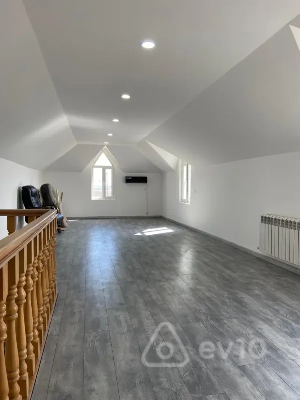 Satılır 4 otaqlı həyət evi 200 m²