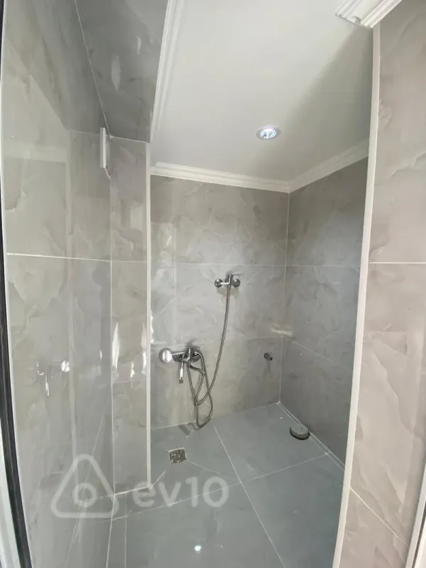 Satılır 4 otaqlı həyət evi 200 m²