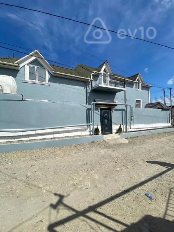 Satılır 4 otaqlı həyət evi 200 m²