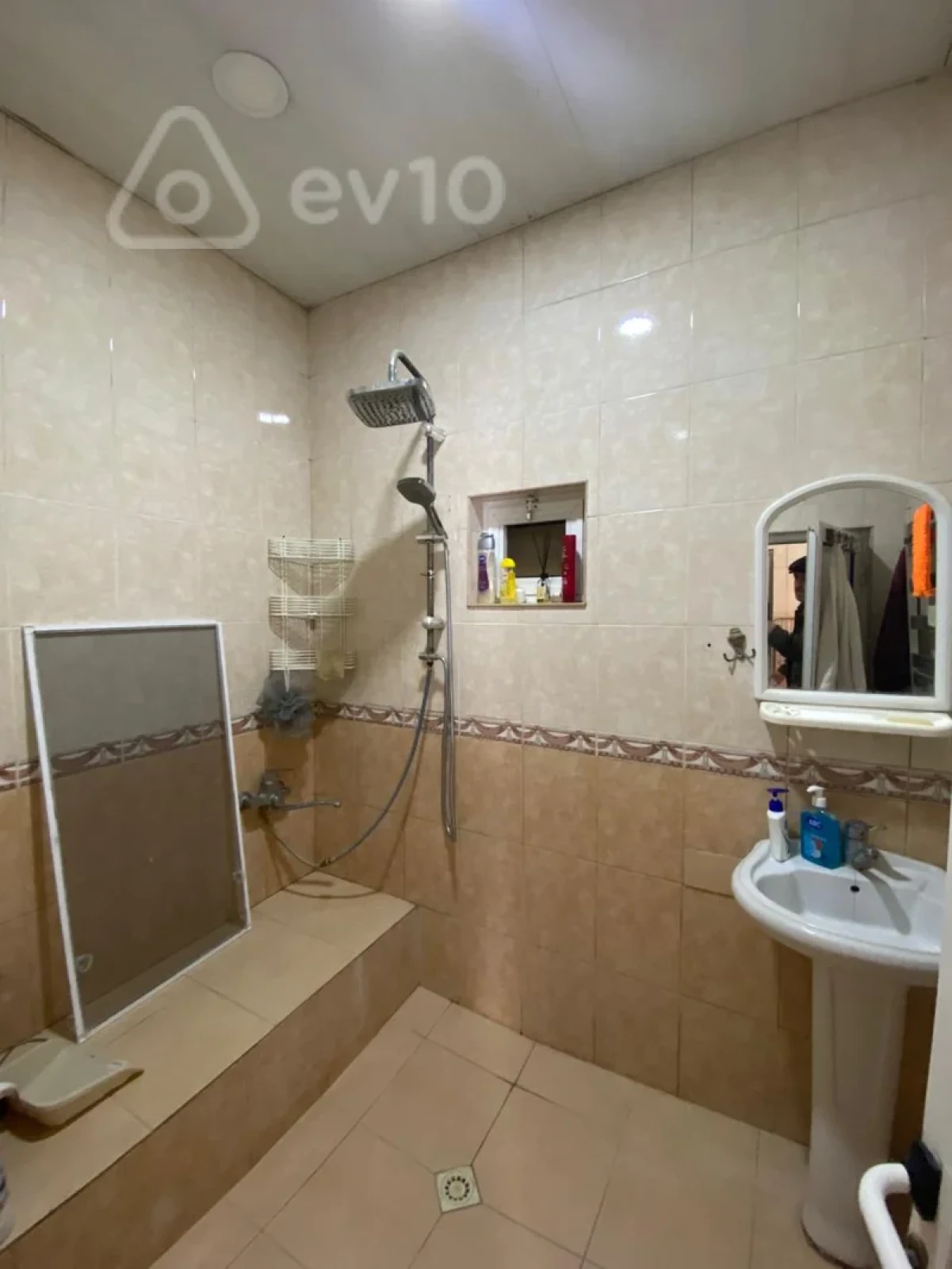 Satılır 4 otaqlı həyət evi 200 m²