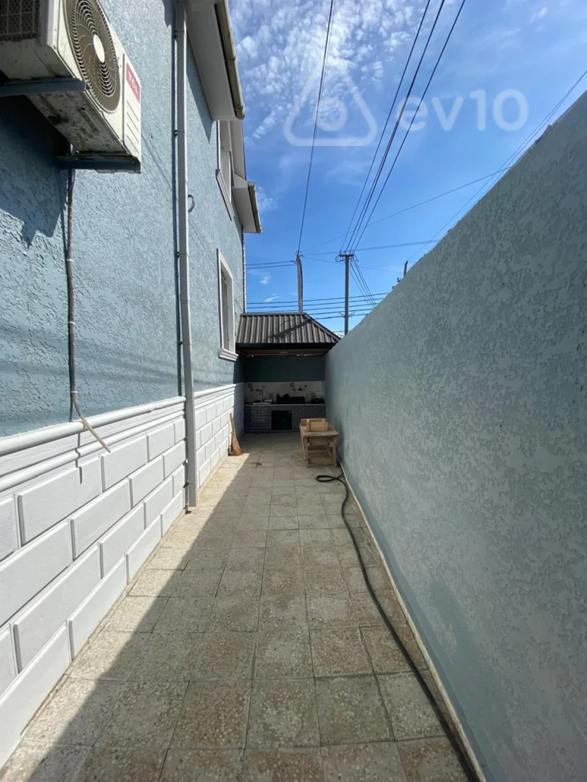 Satılır 4 otaqlı həyət evi 200 m²
