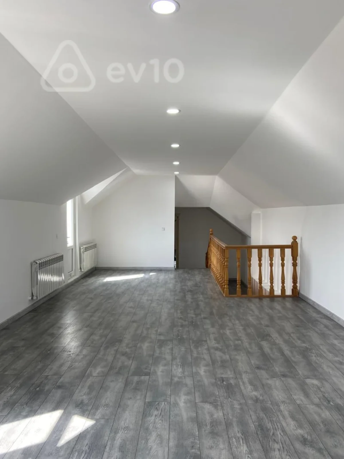 Satılır 4 otaqlı həyət evi 200 m²