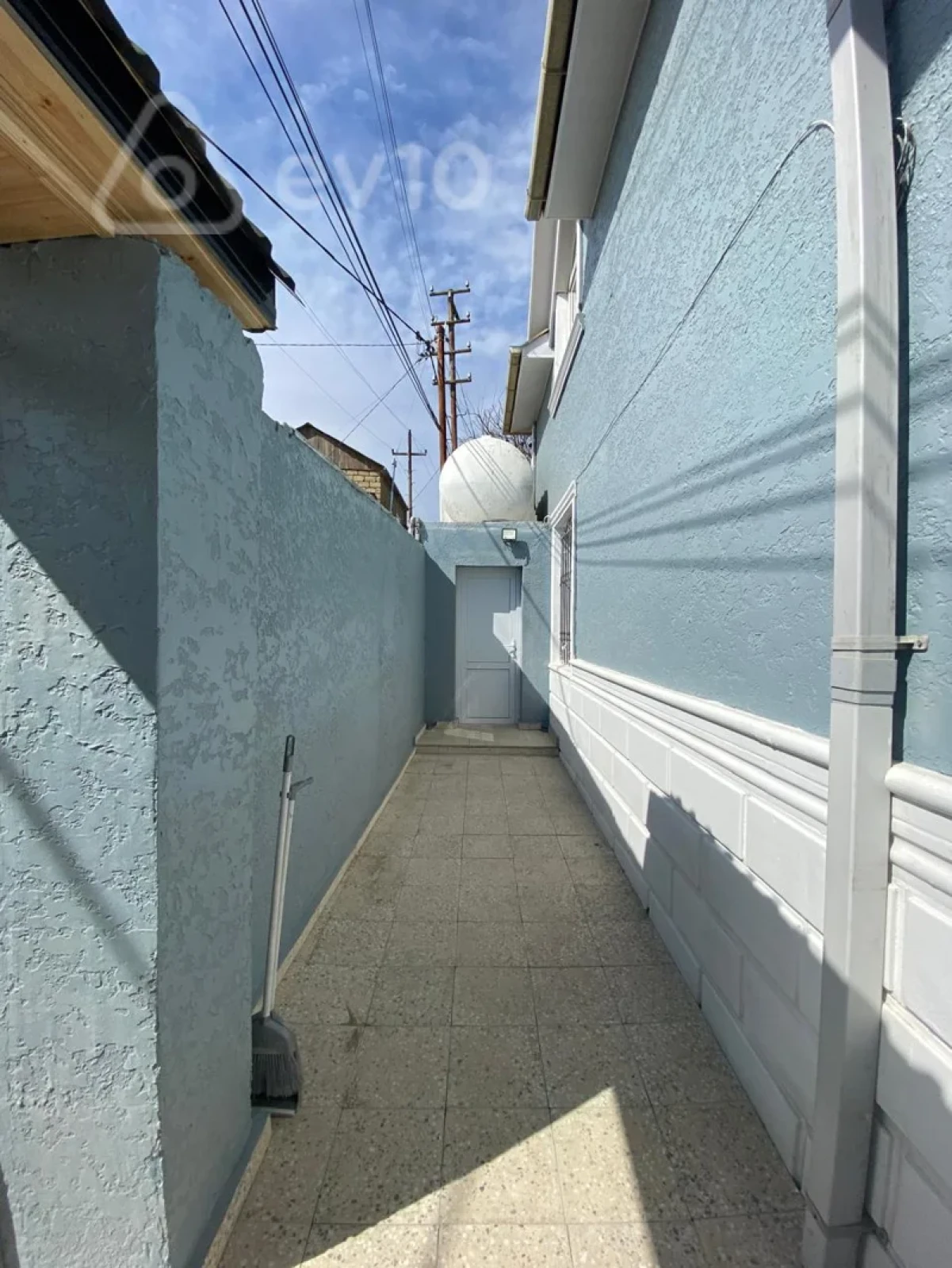 Satılır 4 otaqlı həyət evi 200 m²