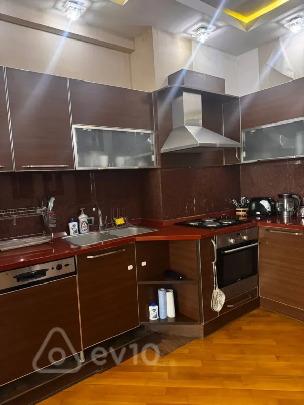 Kirayə verilir 3 otaqlı yeni tikili 100 m²