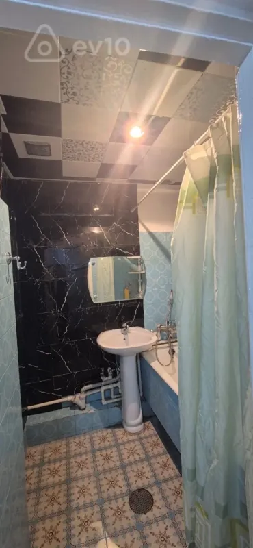 Kirayə verilir 3 otaqlı köhnə tikili 78 m²