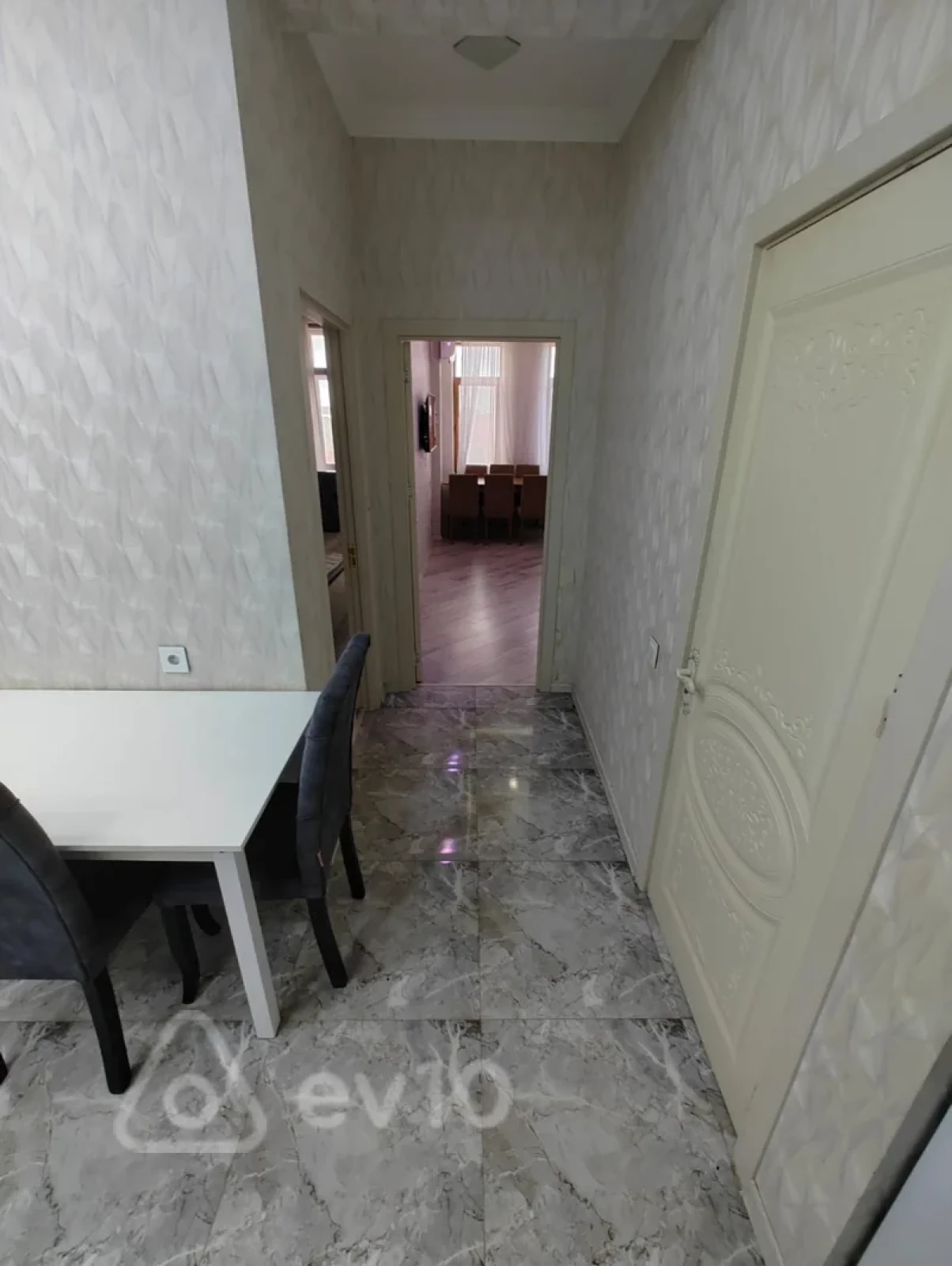 Kirayə verilir 2 otaqlı yeni tikili 50 m²