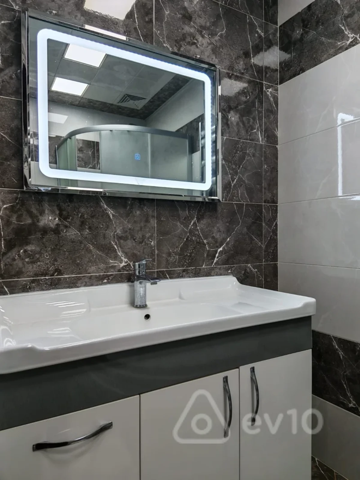 Kirayə verilir 4 otaqlı yeni tikili 95 m²