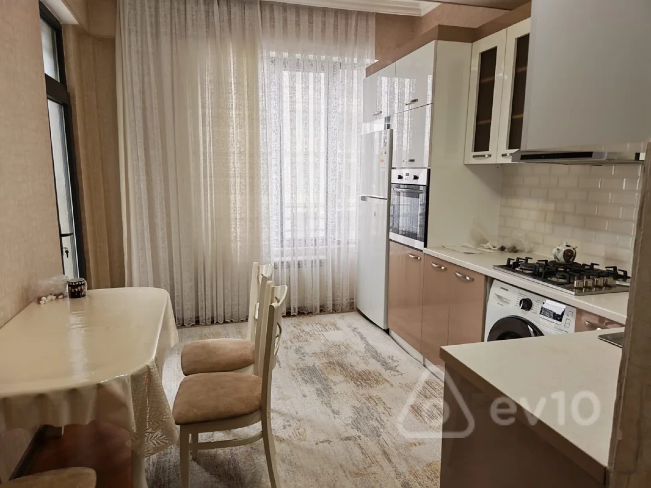 Kirayə verilir 4 otaqlı yeni tikili 95 m²