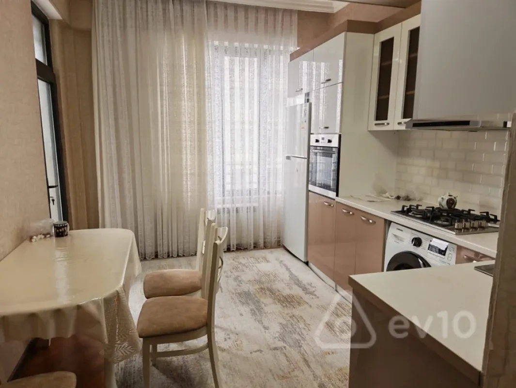 Kirayə verilir 4 otaqlı yeni tikili 95 m²