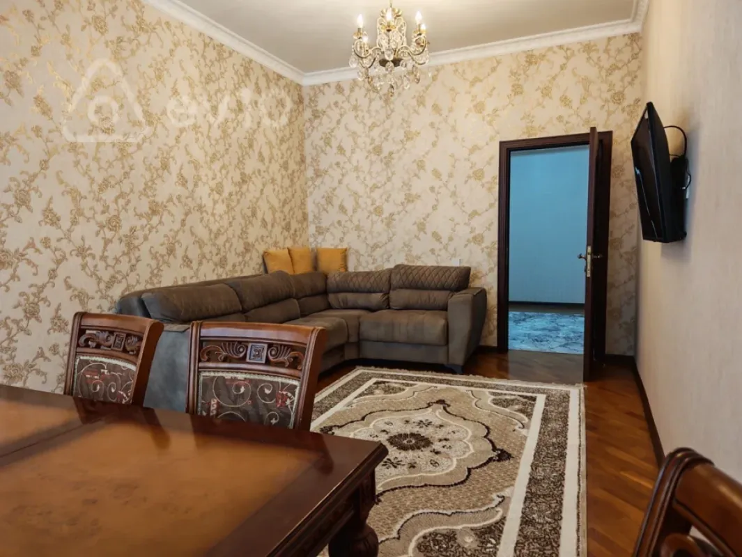 Kirayə verilir 4 otaqlı yeni tikili 95 m²