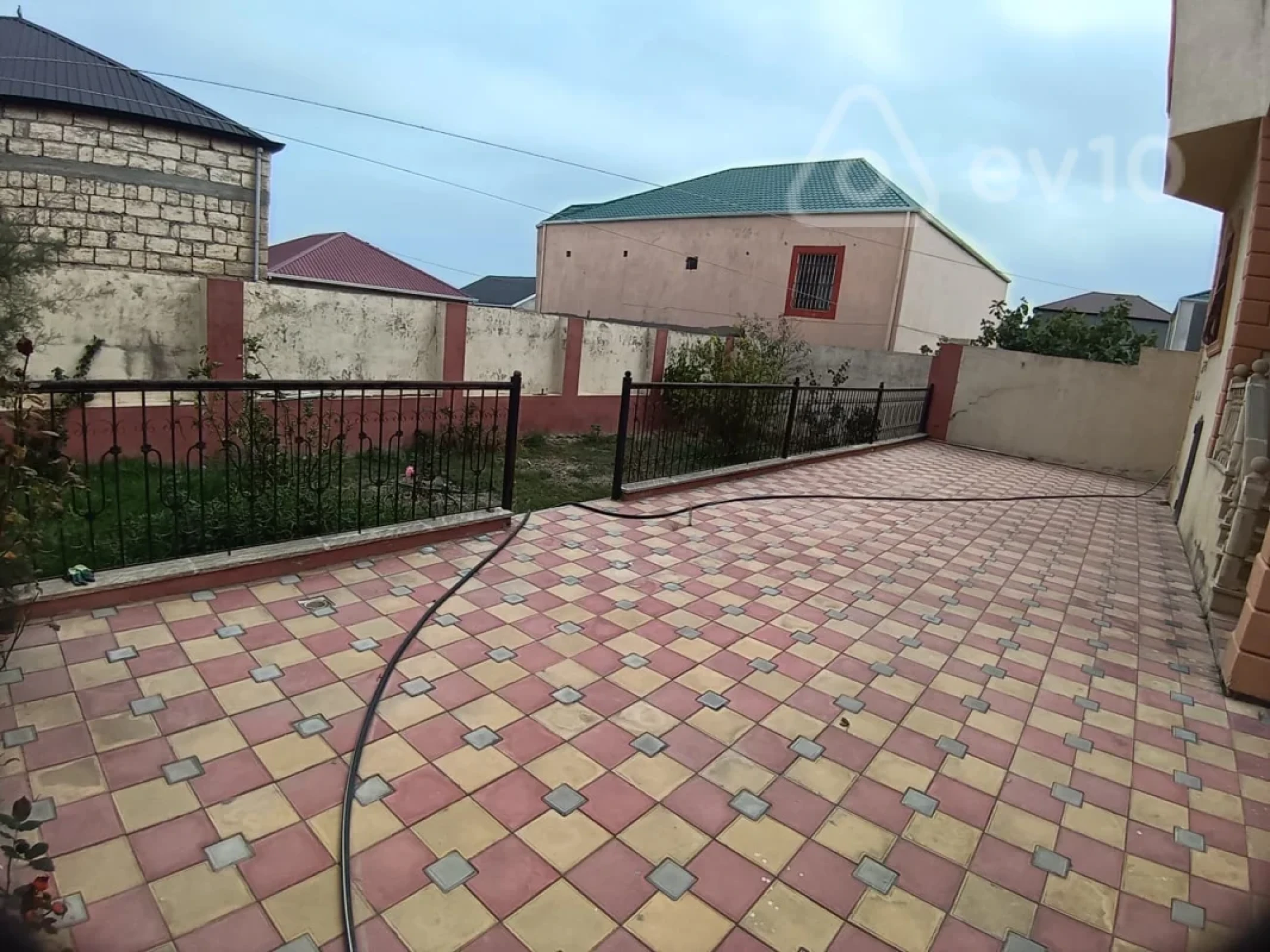 Kirayə verilir 4 otaqlı həyət evi 160 m²