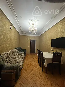 Kirayə verilir 2 otaqlı köhnə tikili 50 m²