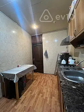 Kirayə verilir 2 otaqlı köhnə tikili 50 m²