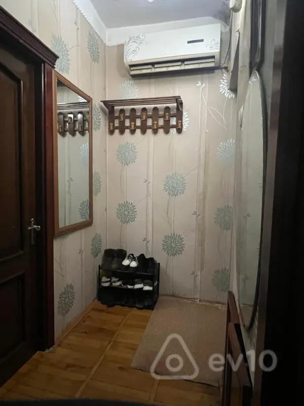 Kirayə verilir 2 otaqlı köhnə tikili 50 m²