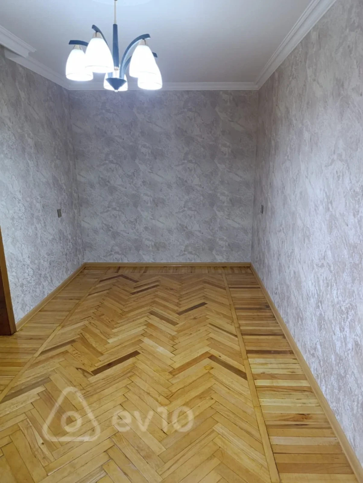 Satılır 3 otaqlı köhnə tikili 43 m²