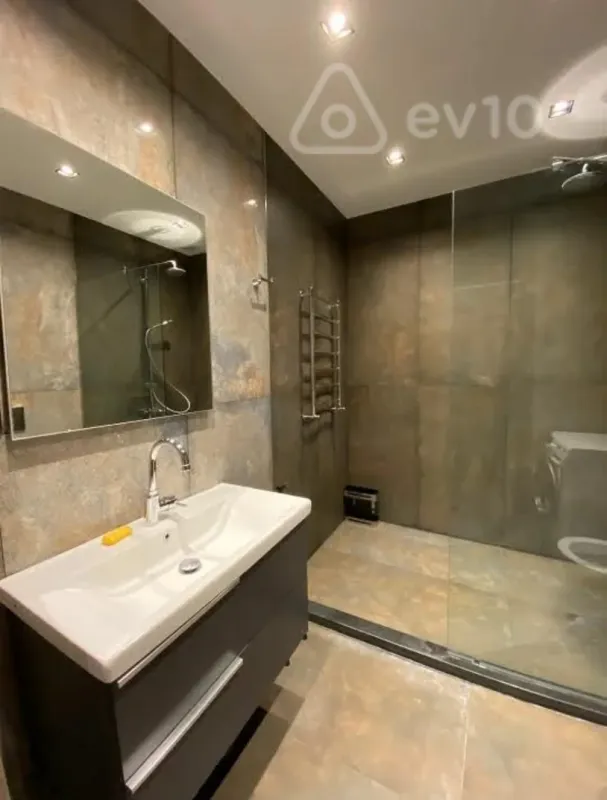 Kirayə verilir 2 otaqlı yeni tikili 85 m²
