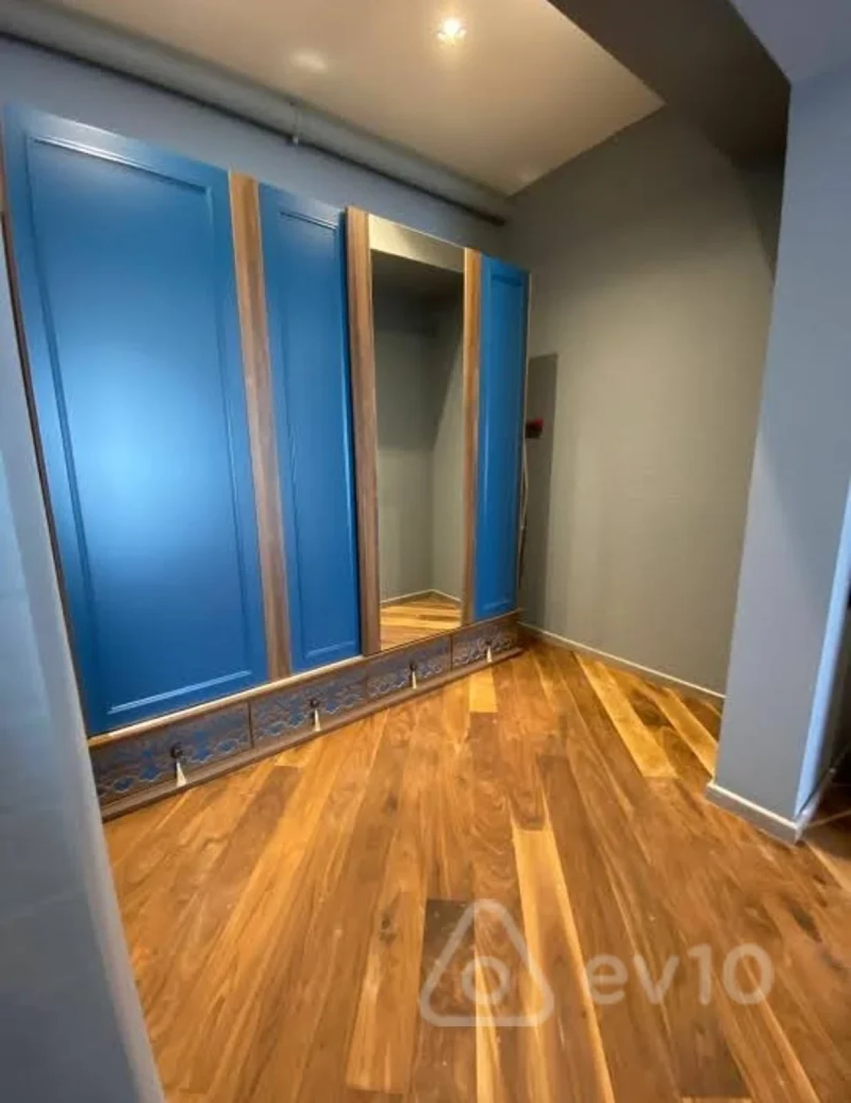 Kirayə verilir 2 otaqlı yeni tikili 85 m²