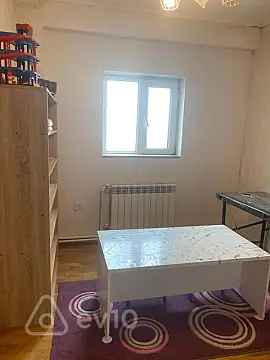 Kirayə verilir 4 otaqlı köhnə tikili 100 m²