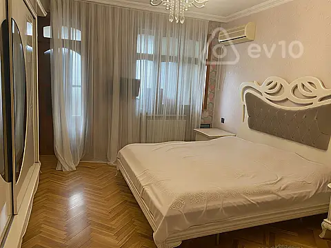 Kirayə verilir 4 otaqlı köhnə tikili 100 m²