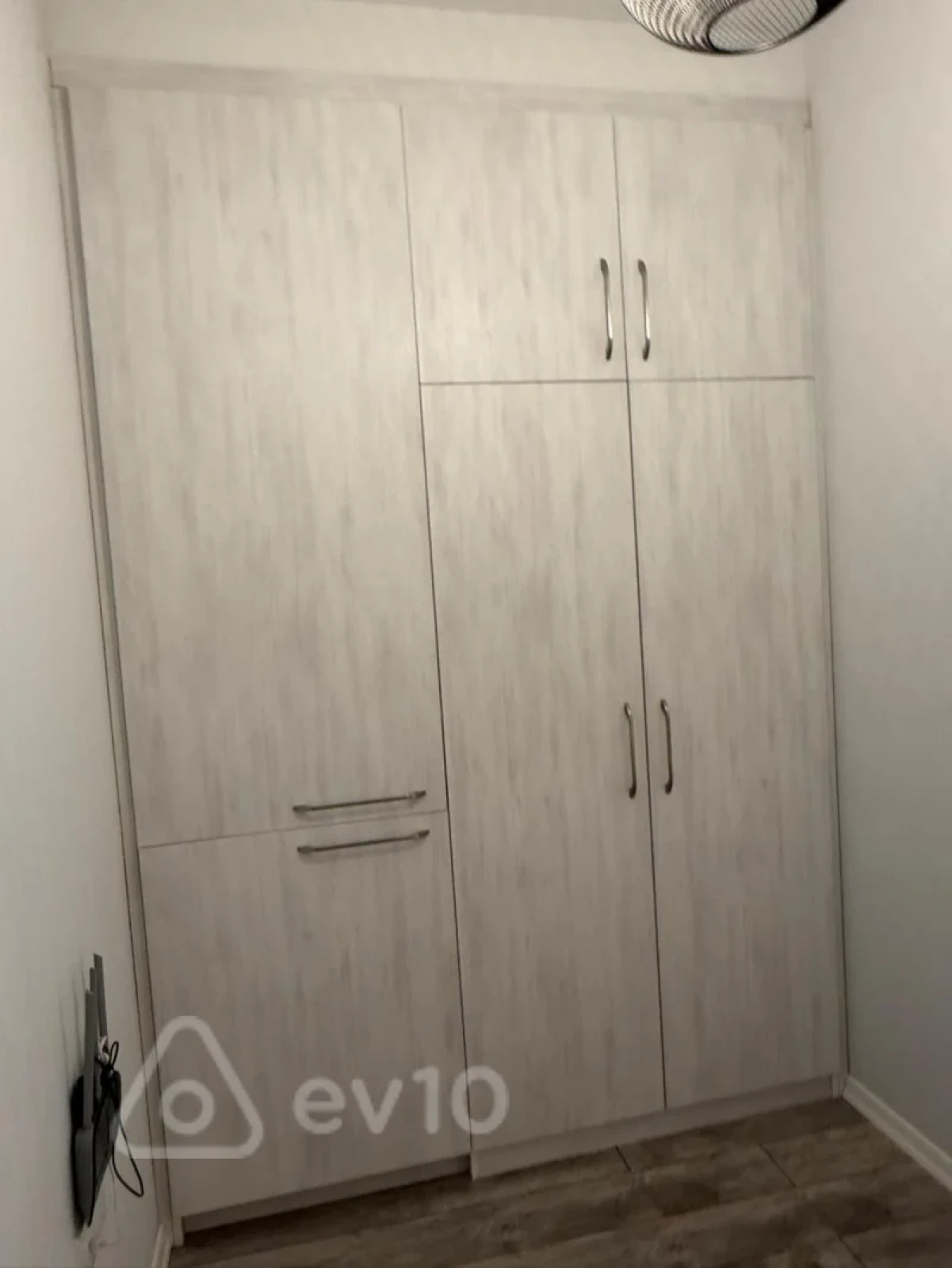 Satılır 2 otaqlı köhnə tikili 60 m²