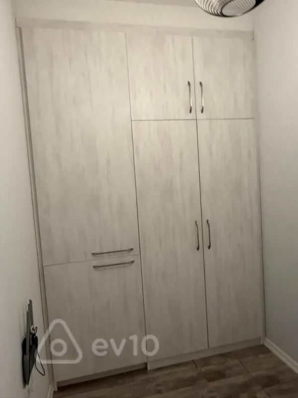 Satılır 2 otaqlı köhnə tikili 60 m²