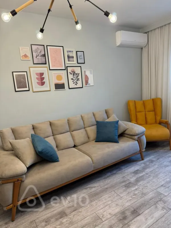 Satılır 2 otaqlı köhnə tikili 60 m²