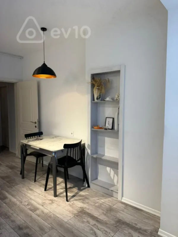 Satılır 2 otaqlı köhnə tikili 60 m²
