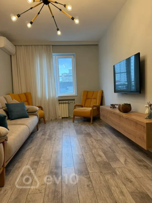 Satılır 2 otaqlı köhnə tikili 60 m²