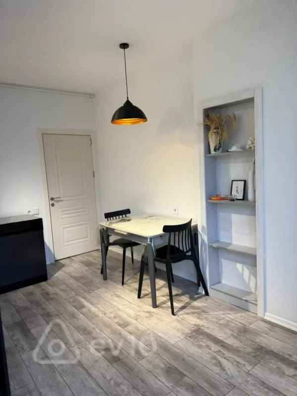 Satılır 2 otaqlı köhnə tikili 60 m²