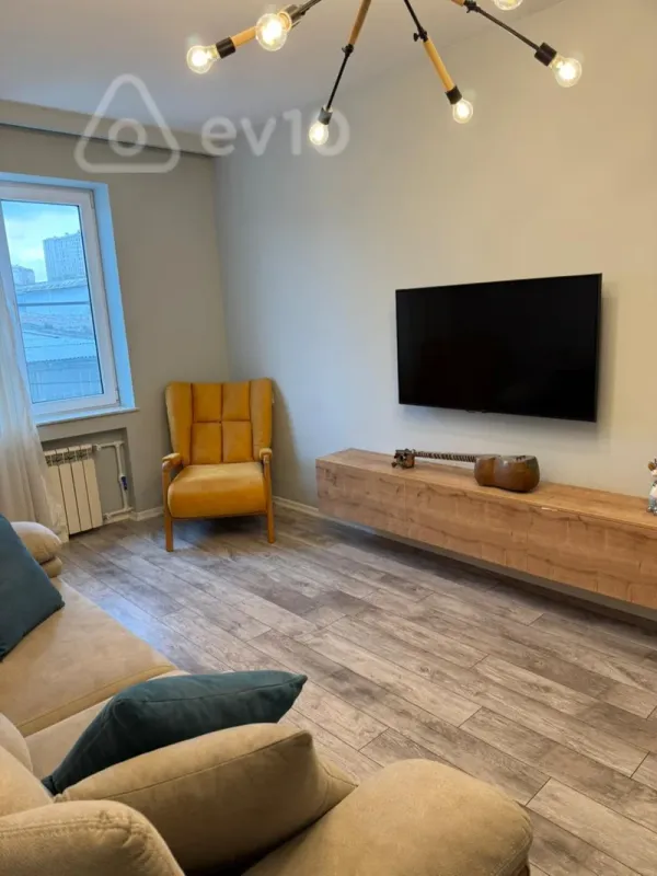 Satılır 2 otaqlı köhnə tikili 60 m²