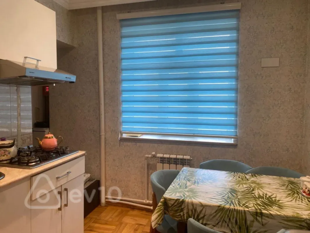 Kirayə verilir 4 otaqlı köhnə tikili 100 m²