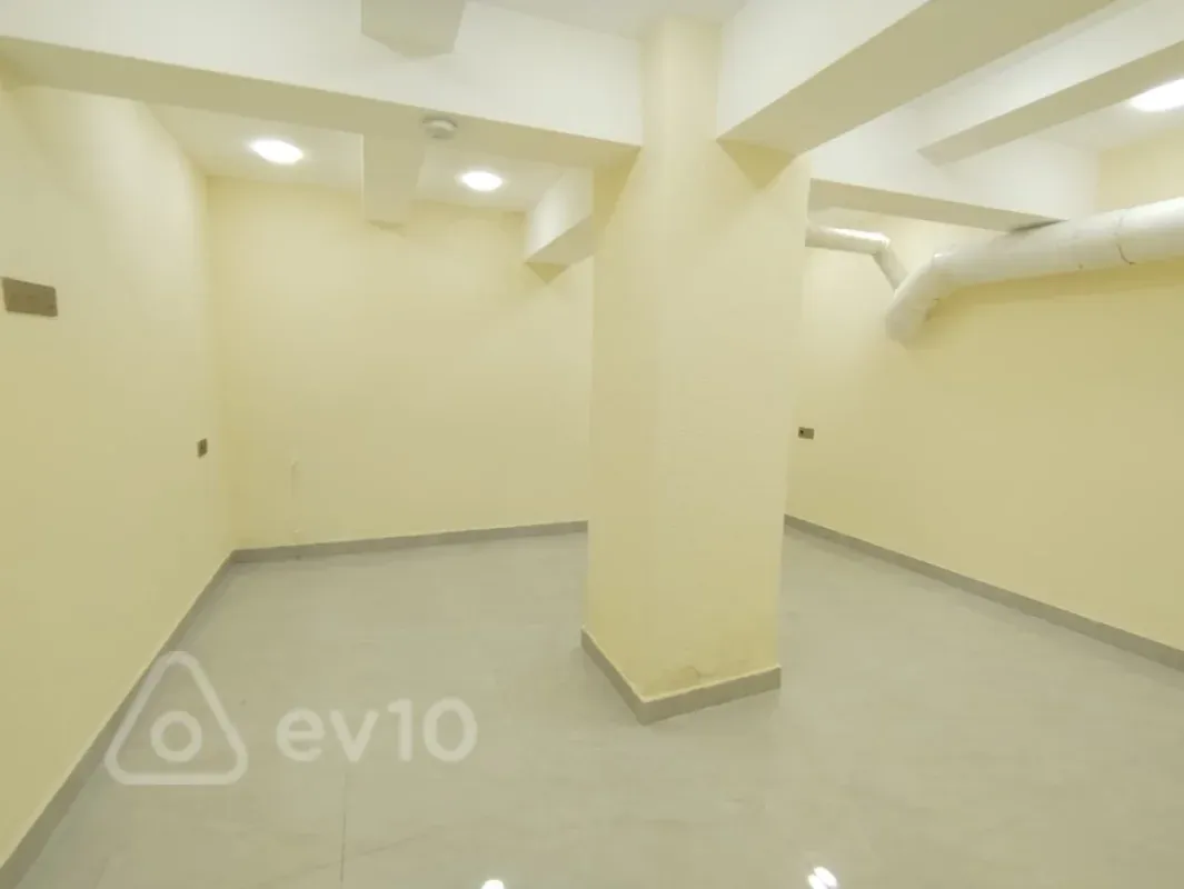 Satılır mənzil 135 m²