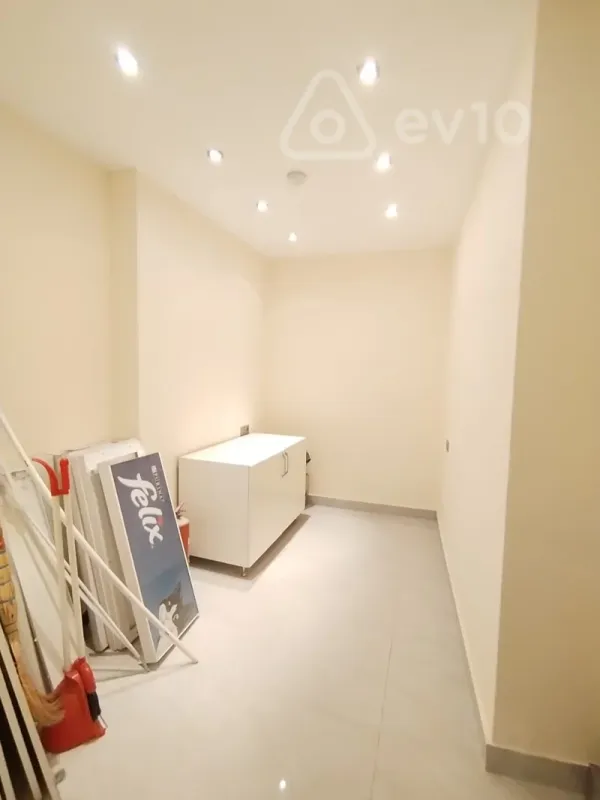 Satılır mənzil 135 m²