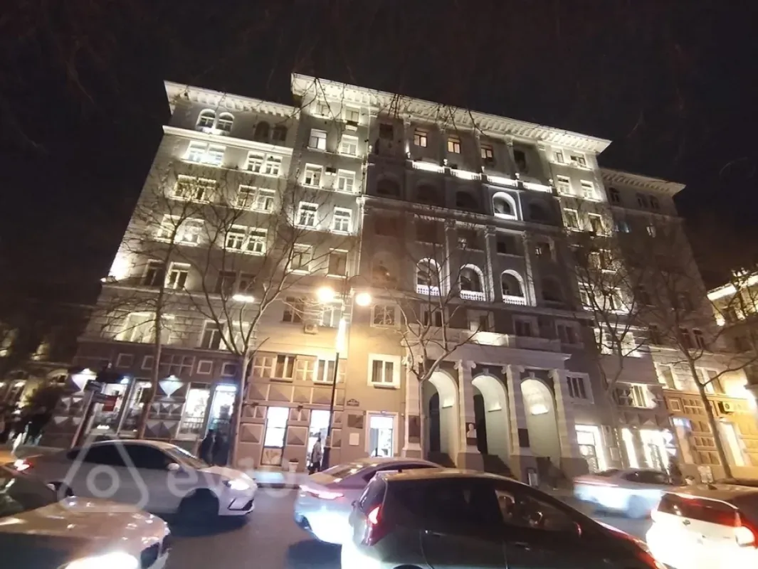 Satılır mənzil 135 m²