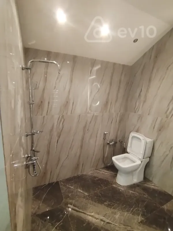 Satılır mənzil 135 m²