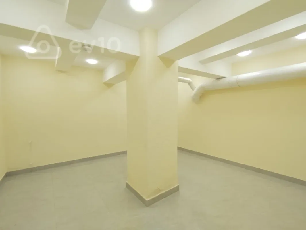 Satılır mənzil 135 m²