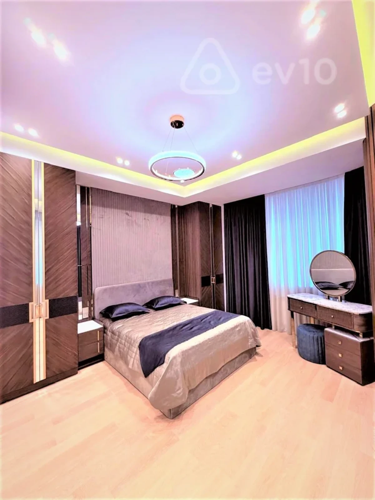 Kirayə verilir 3 otaqlı yeni tikili 140 m²