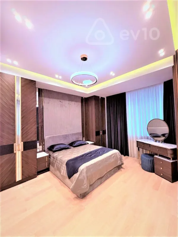 Kirayə verilir 3 otaqlı yeni tikili 140 m²