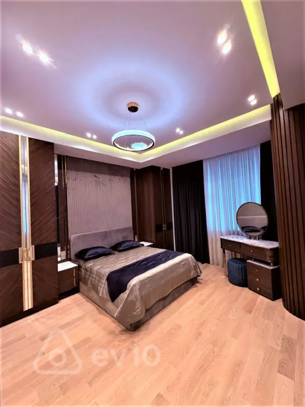 Kirayə verilir 3 otaqlı yeni tikili 140 m²