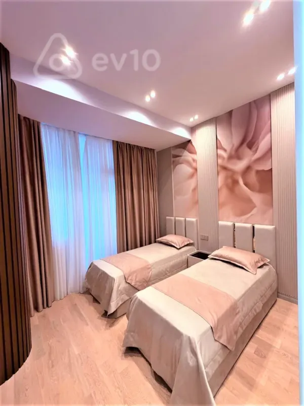 Kirayə verilir 3 otaqlı yeni tikili 140 m²